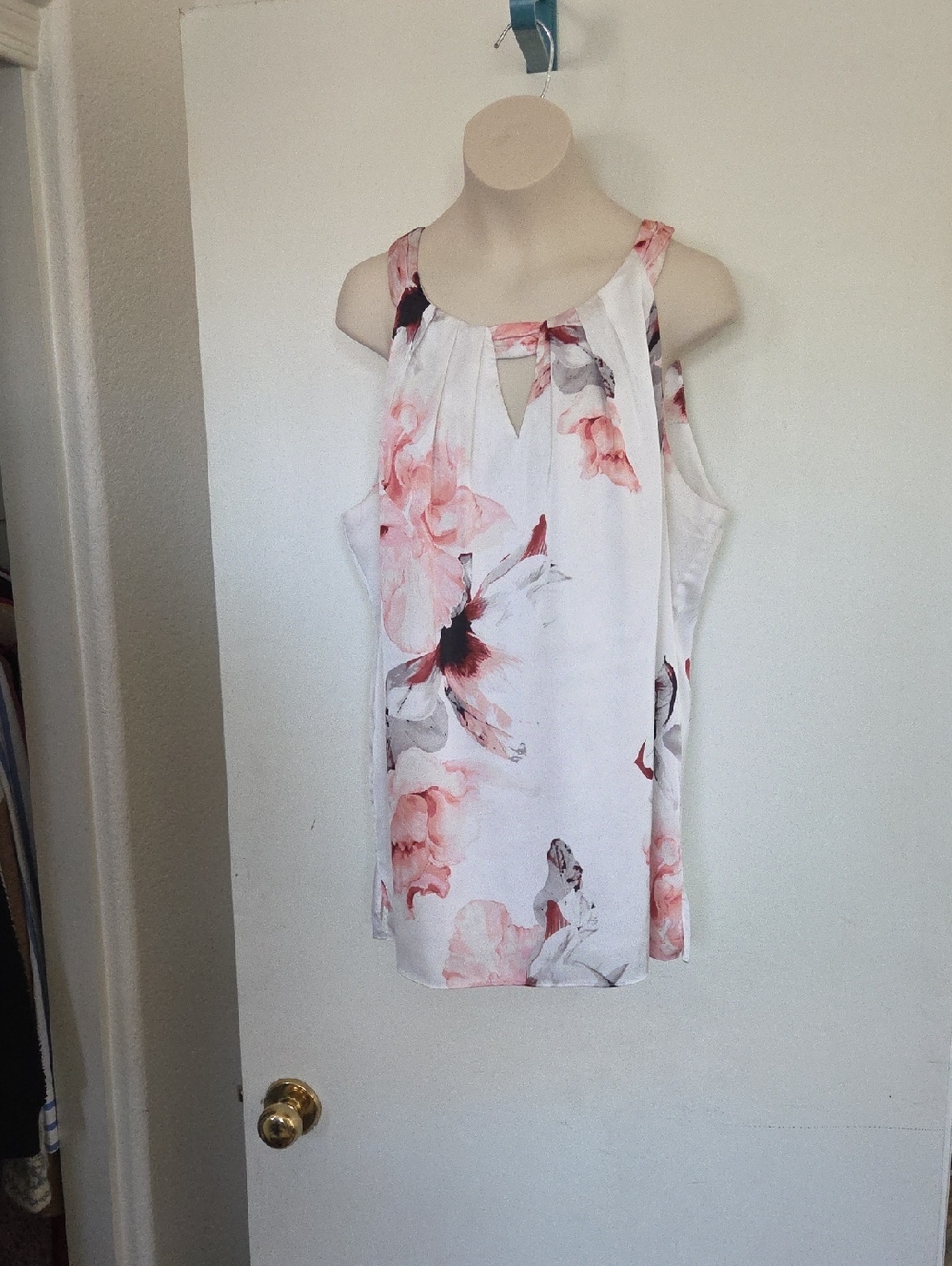 White House Black Market White Floral Keyhole Top with Pink Accents